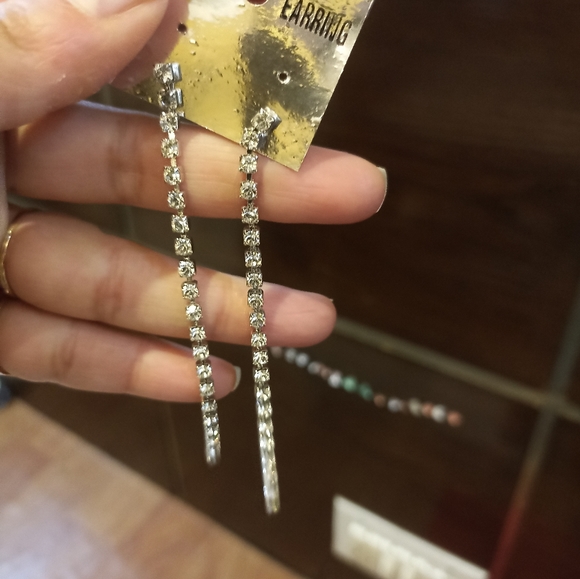 Jewelry - Designer diamond silver drop earrings